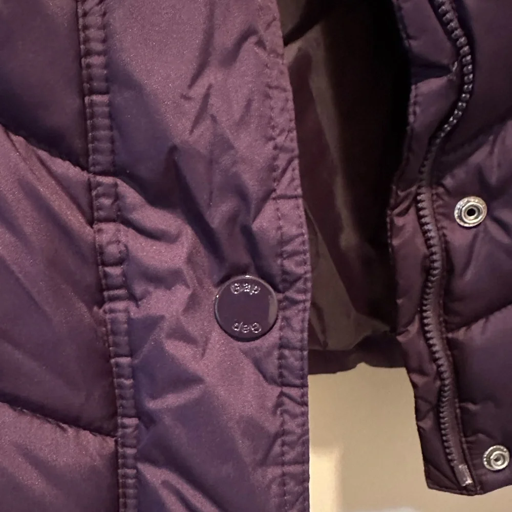 GAP Puffer Vest - Picture 4 of 8